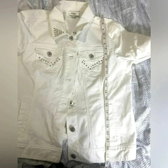 DRESS BARN WHITE DENIM JEAN JACKET LING SLEEVE STUDDED LONG SLEEVE SIZE LARGE - Picture 8 of 9